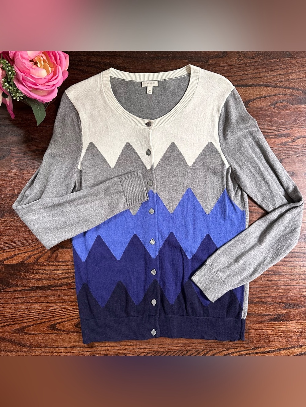 Talbot’s patterned charming cardigan in size M